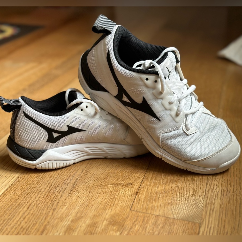 Mizuno Wave Supersonic 2 Volleyball Shoes - size 8